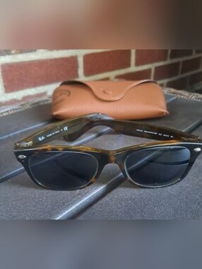 Rayban Wayfarer Tortoise Sunglasses With Case